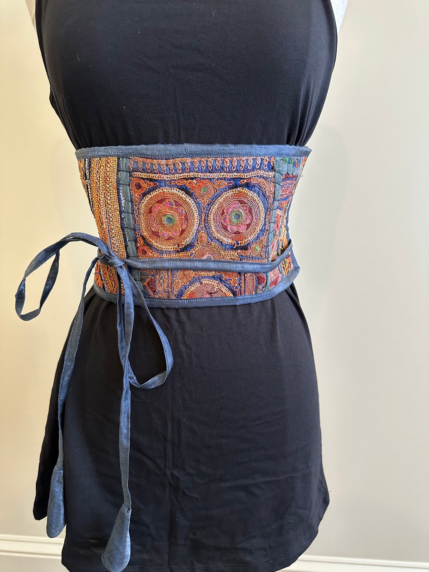 EMBROIDERED CUMMERBUNDS