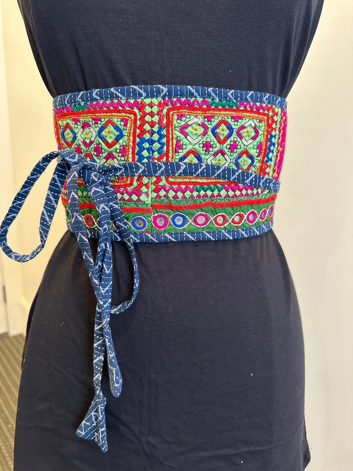 EMBROIDERED CUMMERBUNDS