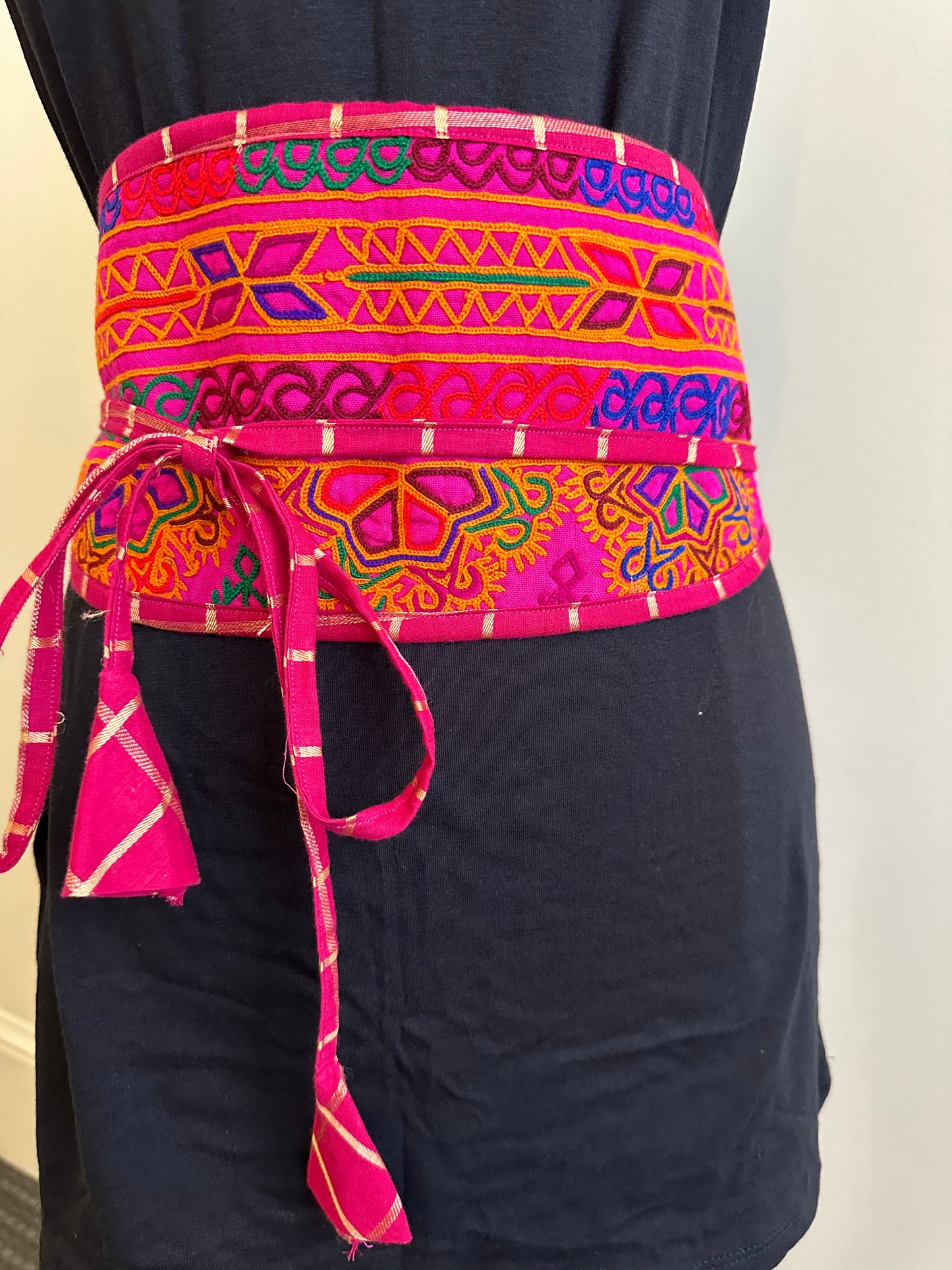 EMBROIDERED CUMMERBUNDS