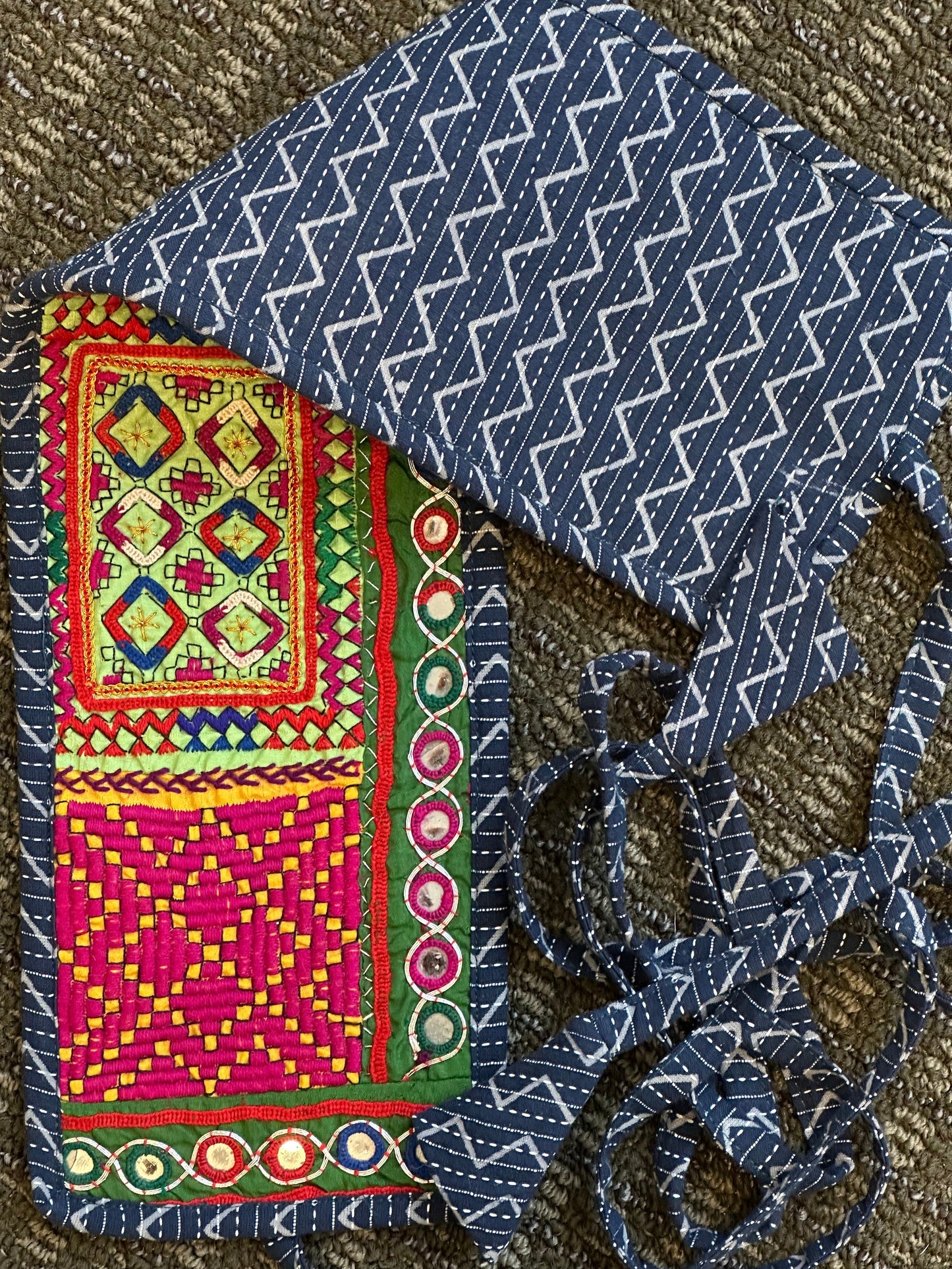EMBROIDERED CUMMERBUNDS