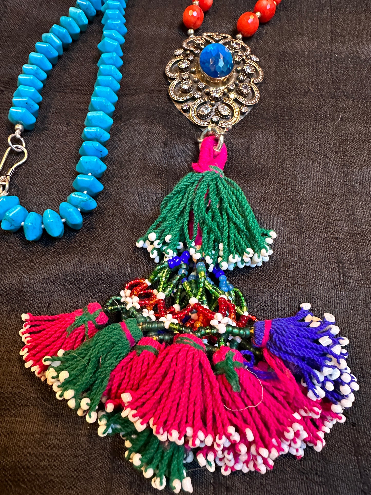 QUEEN'S RAINBOW NECKLACE