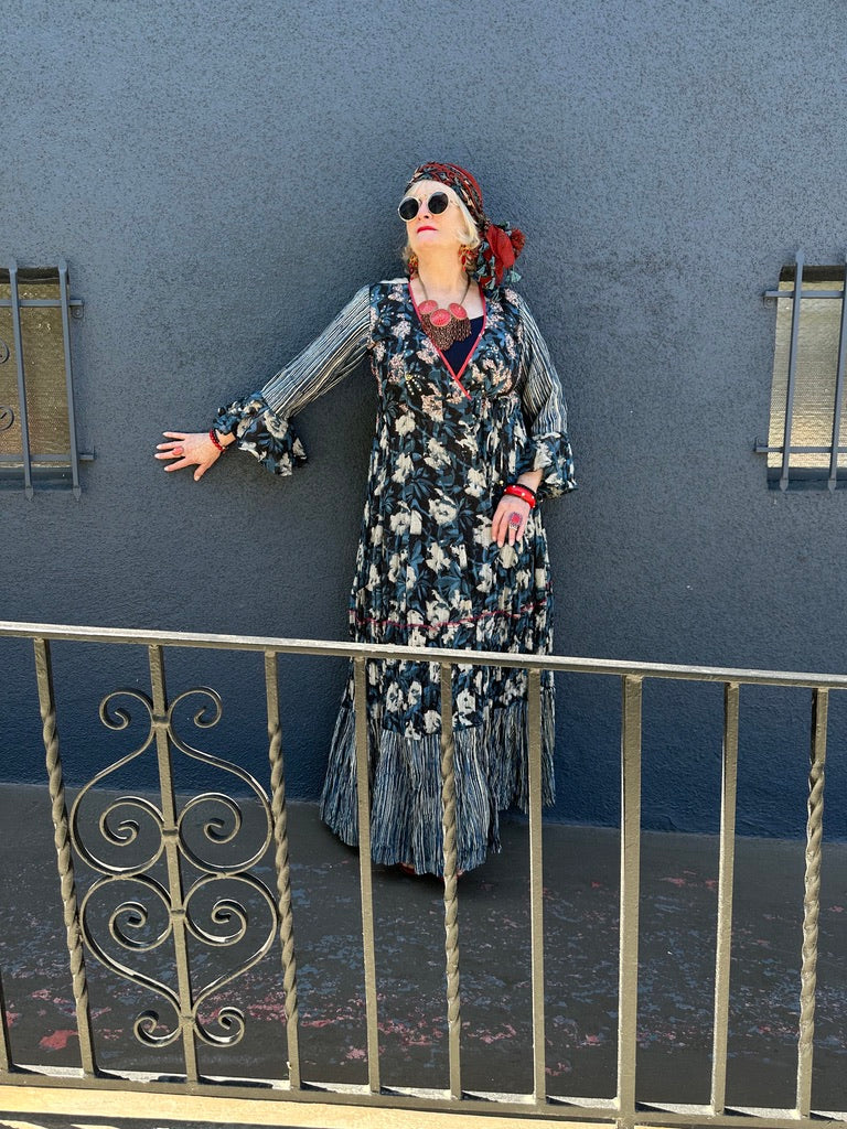 THREE BUTTONS A CHARM