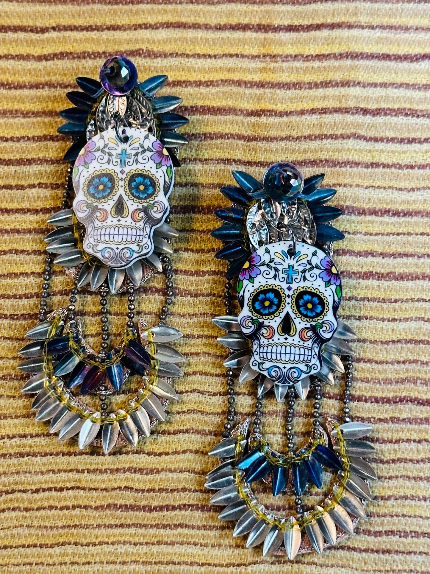 SKULLS & SCALES EARRINGS