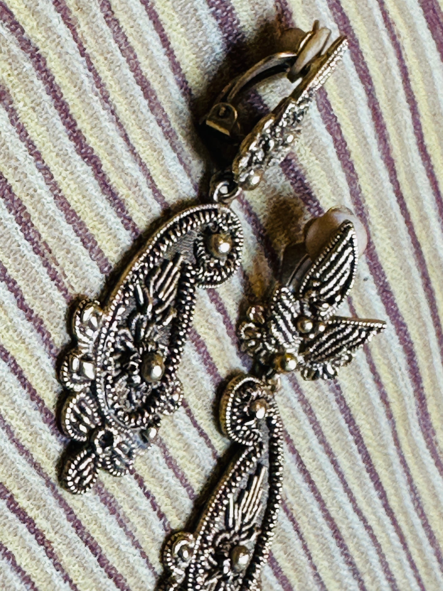 CLIP CLIP HOORAY! CLIP-ON EARRINGS