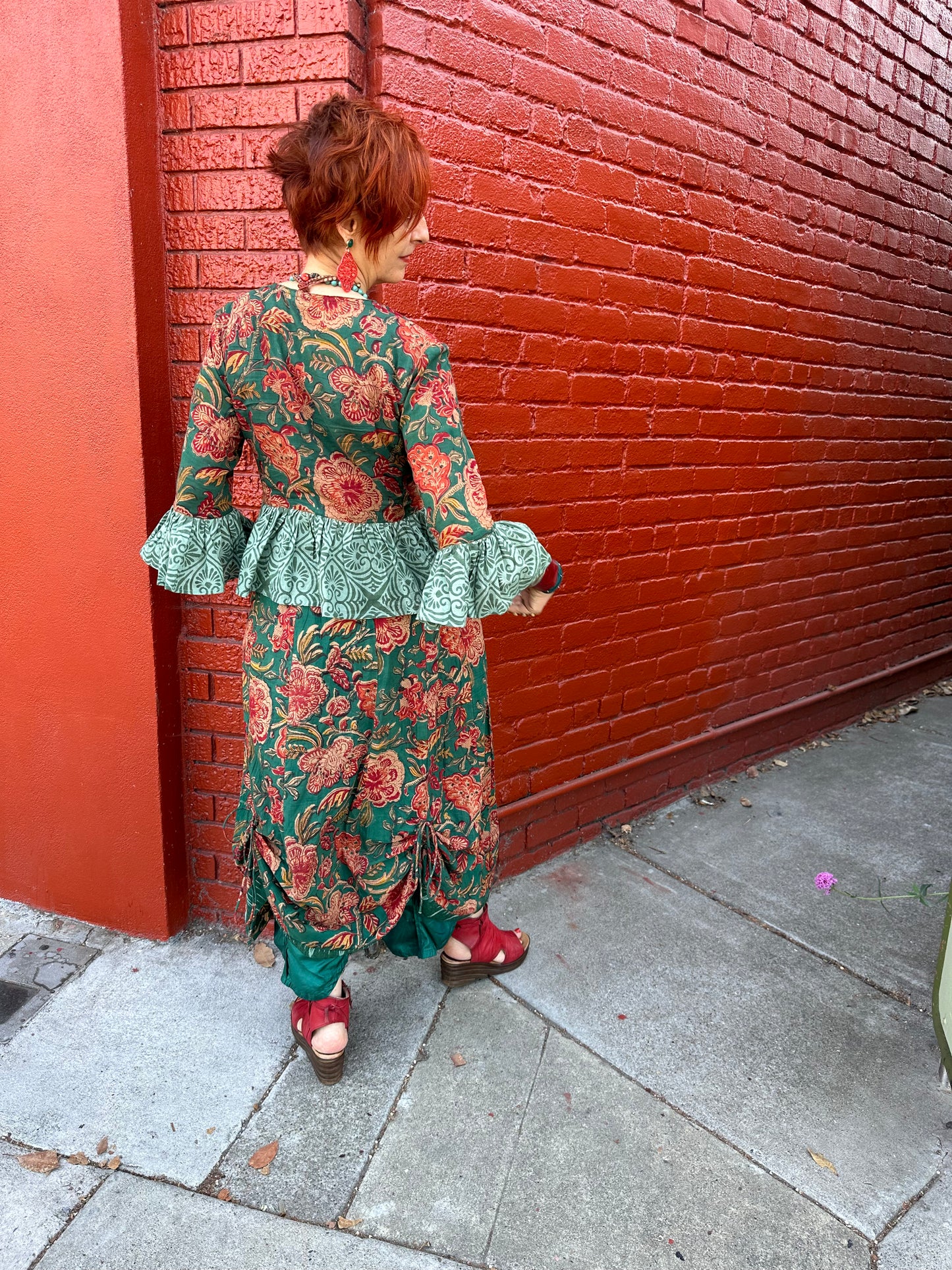 JUNGLE GREEN FLORAL RUFFLE TOP