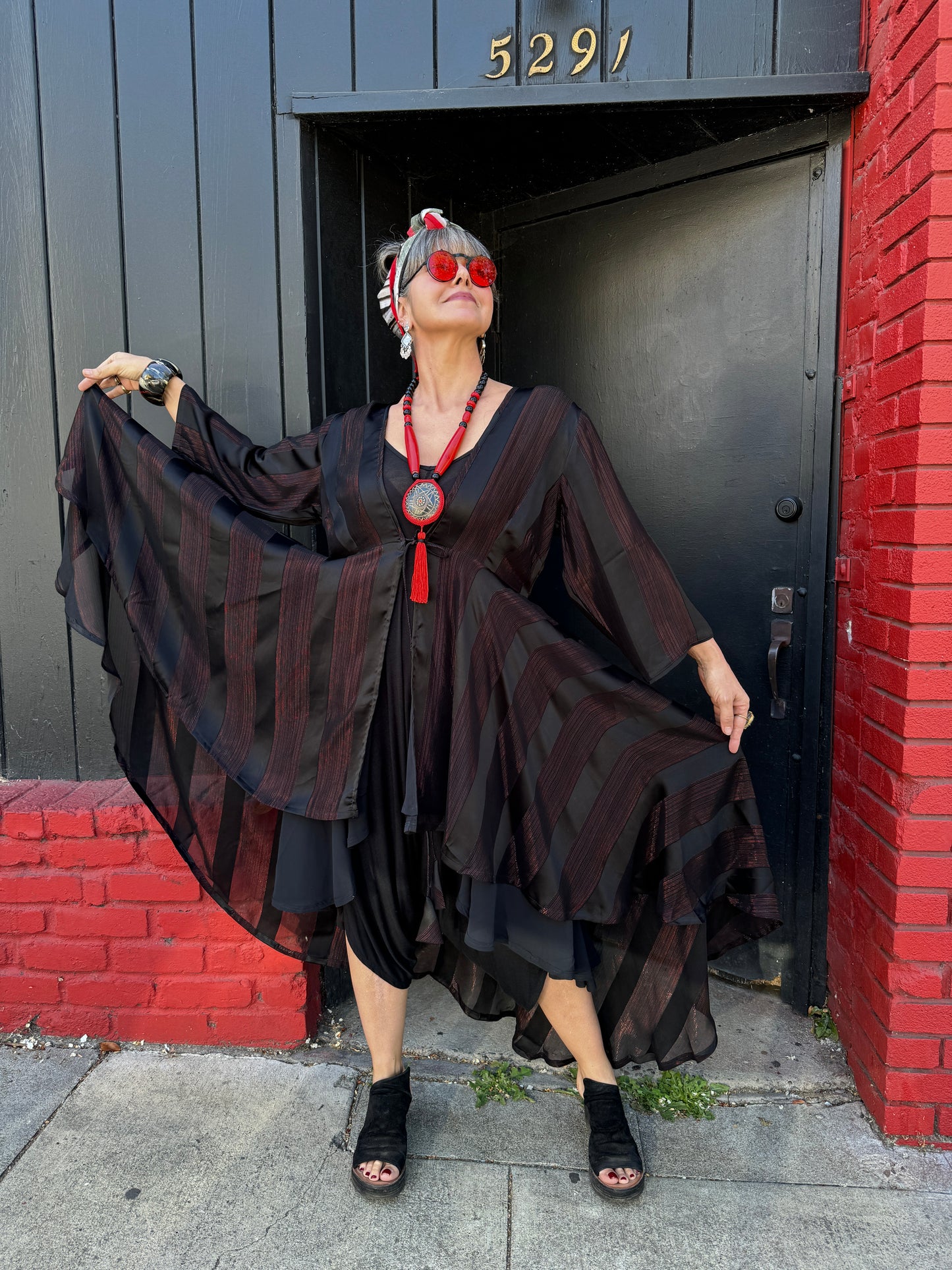 BLACK SHIMMER STRIPES AZEEZA