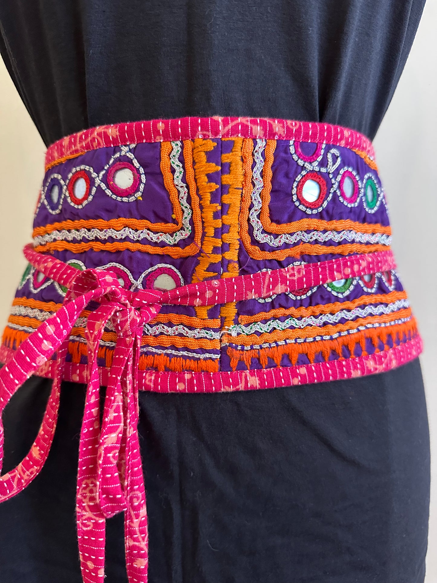 EMBROIDERED CUMMERBUNDS