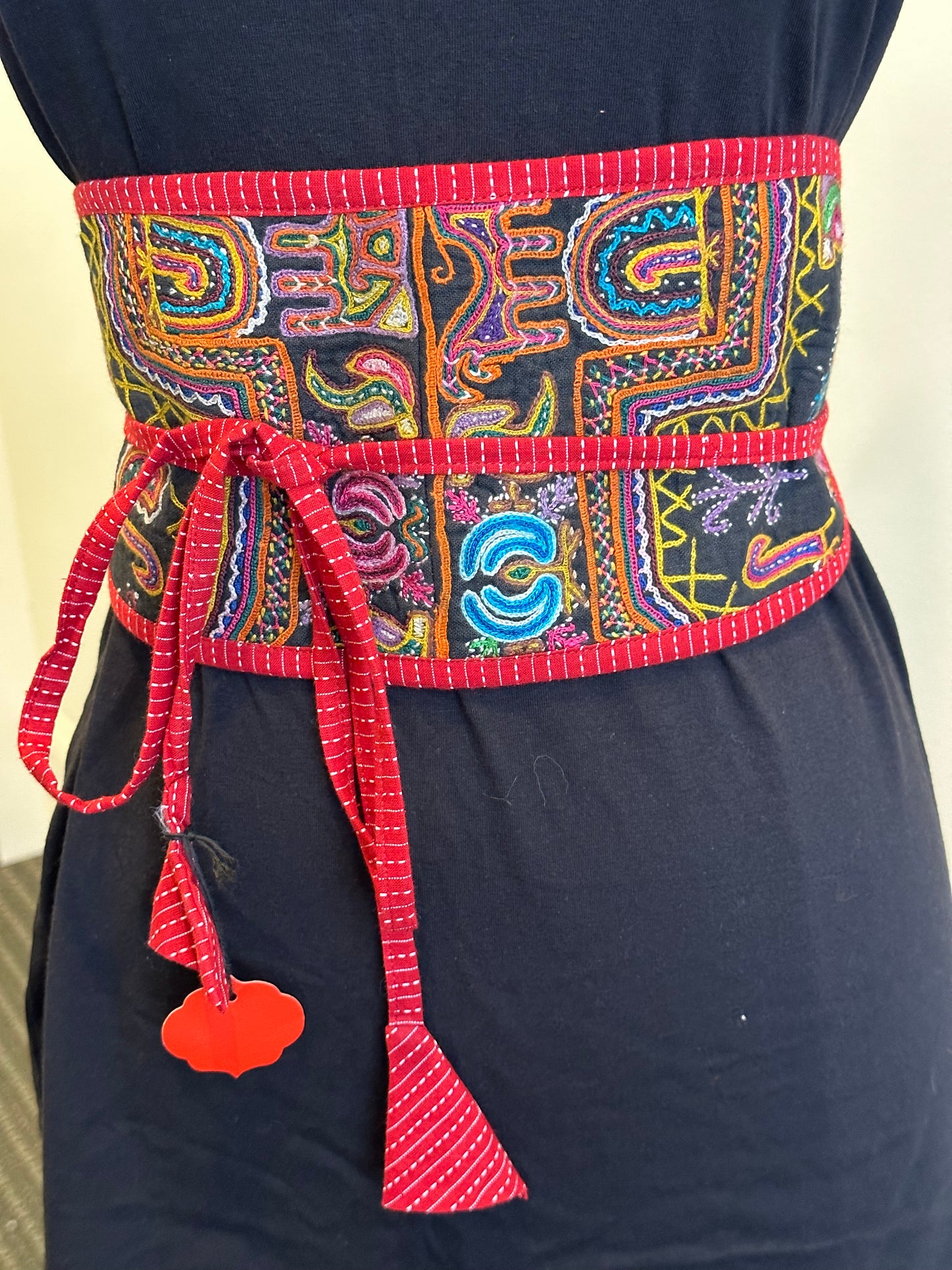 EMBROIDERED CUMMERBUNDS