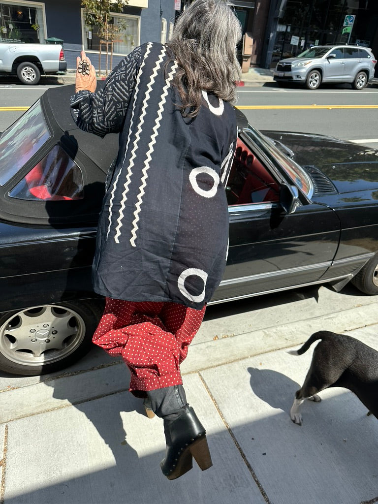 BOLD GEO EAST WEST SHIRT