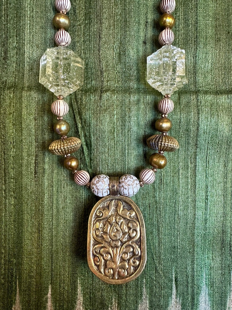 QUANYIN COSMIC SPARKLE NECKLACE