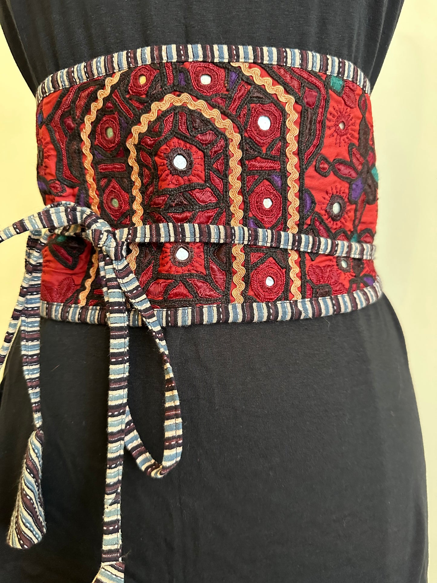 EMBROIDERED CUMMERBUNDS
