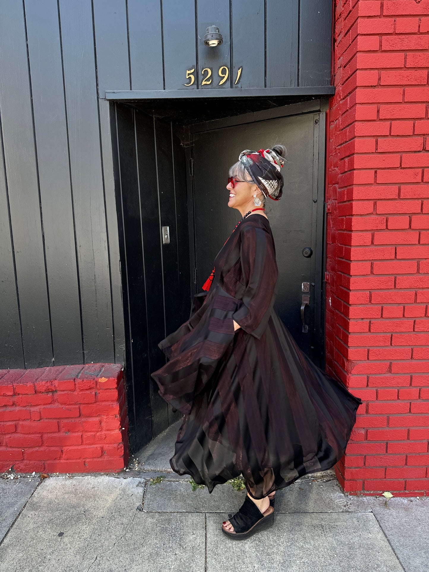BLACK SHIMMER STRIPES AZEEZA