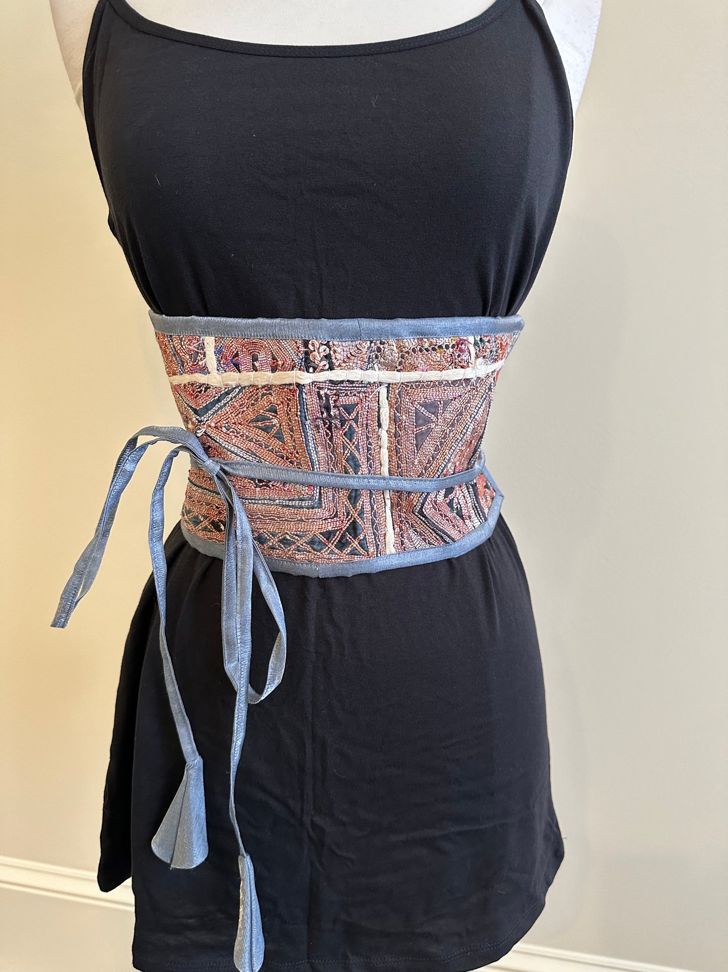 EMBROIDERED CUMMERBUNDS