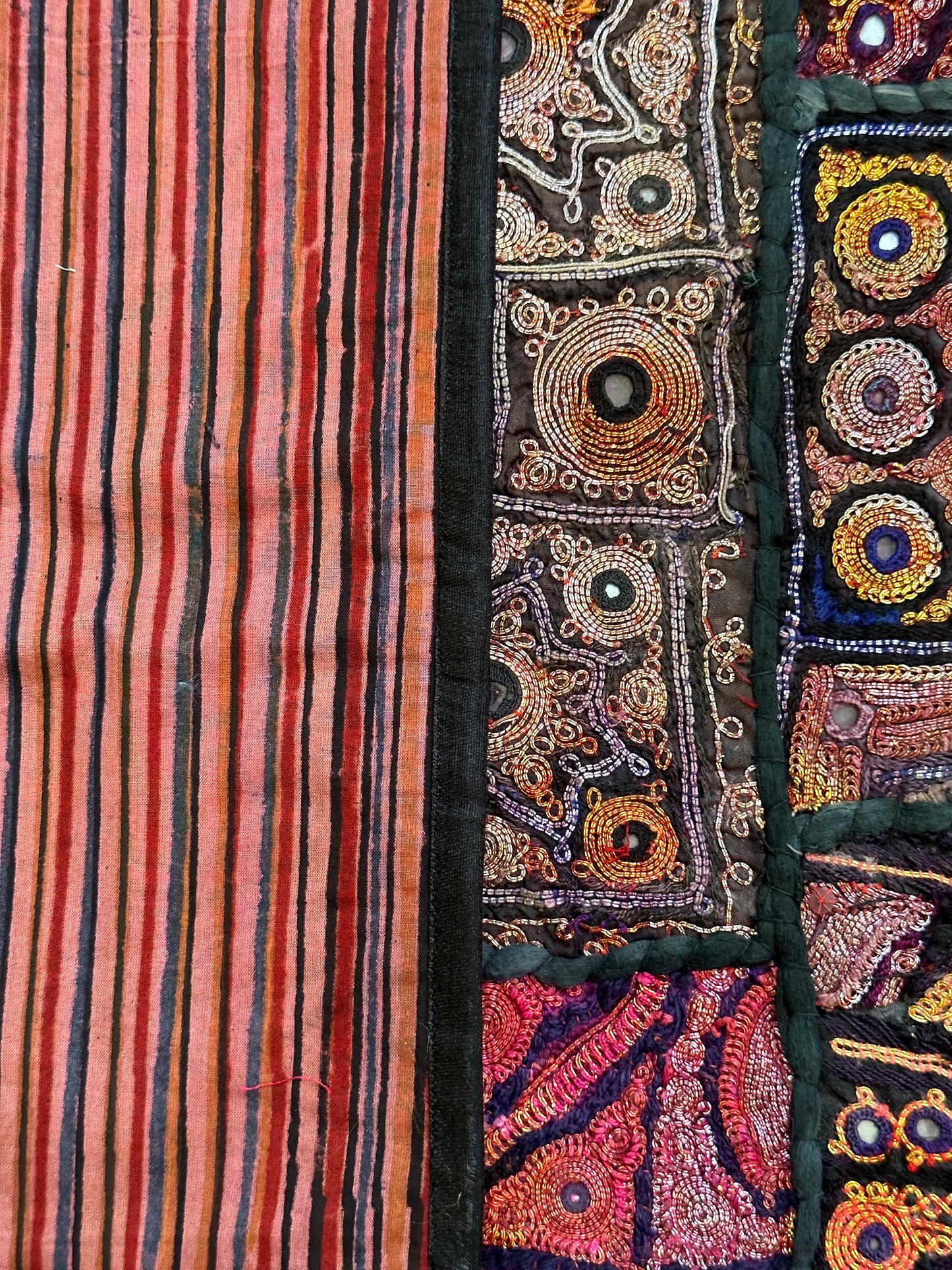 EMBROIDERED CUMMERBUNDS
