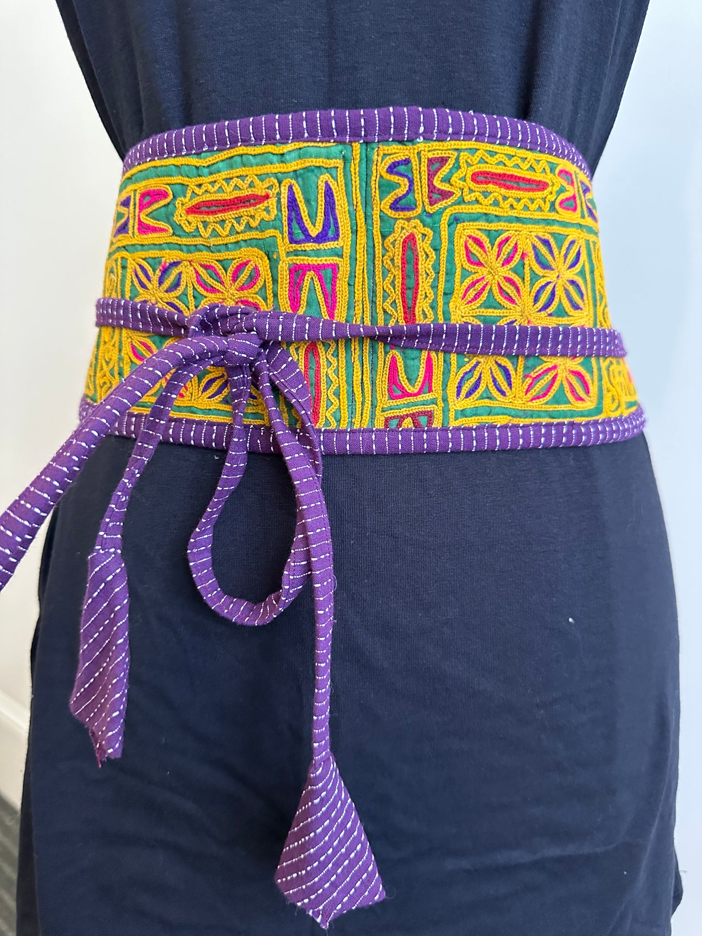 EMBROIDERED CUMMERBUNDS