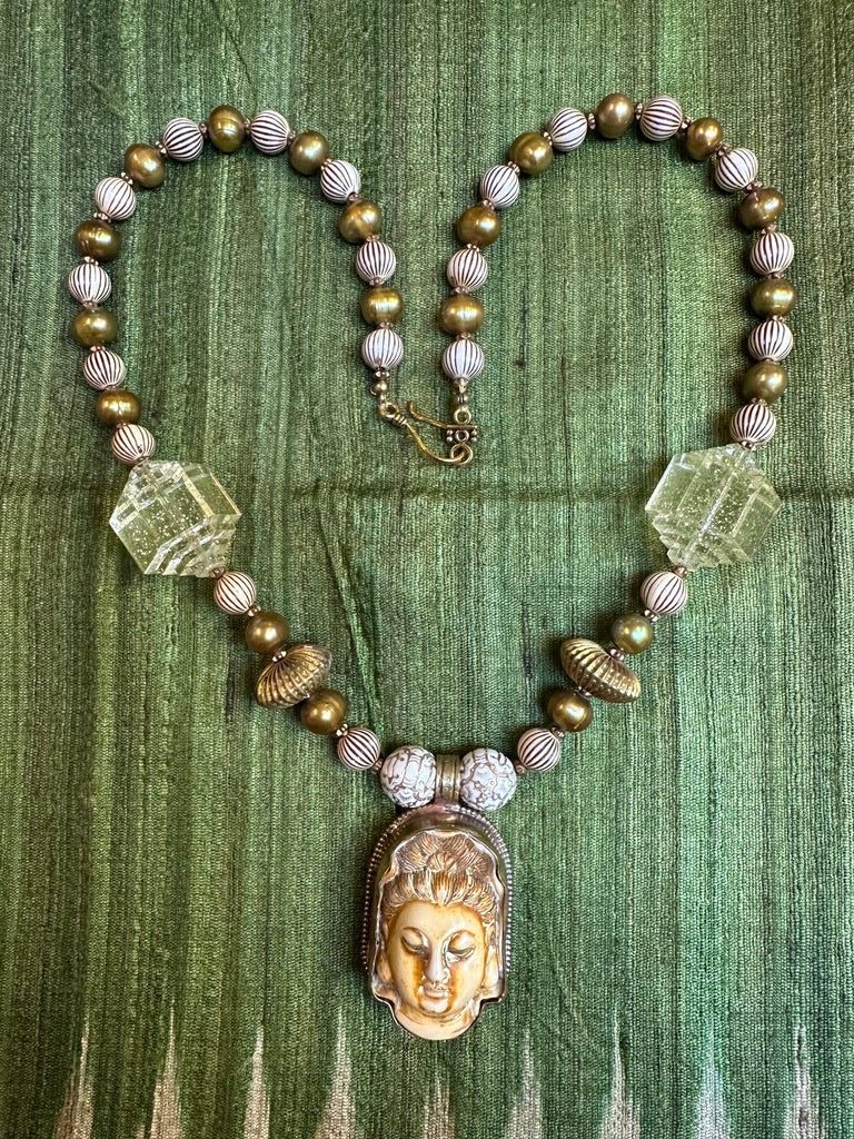 QUANYIN COSMIC SPARKLE NECKLACE