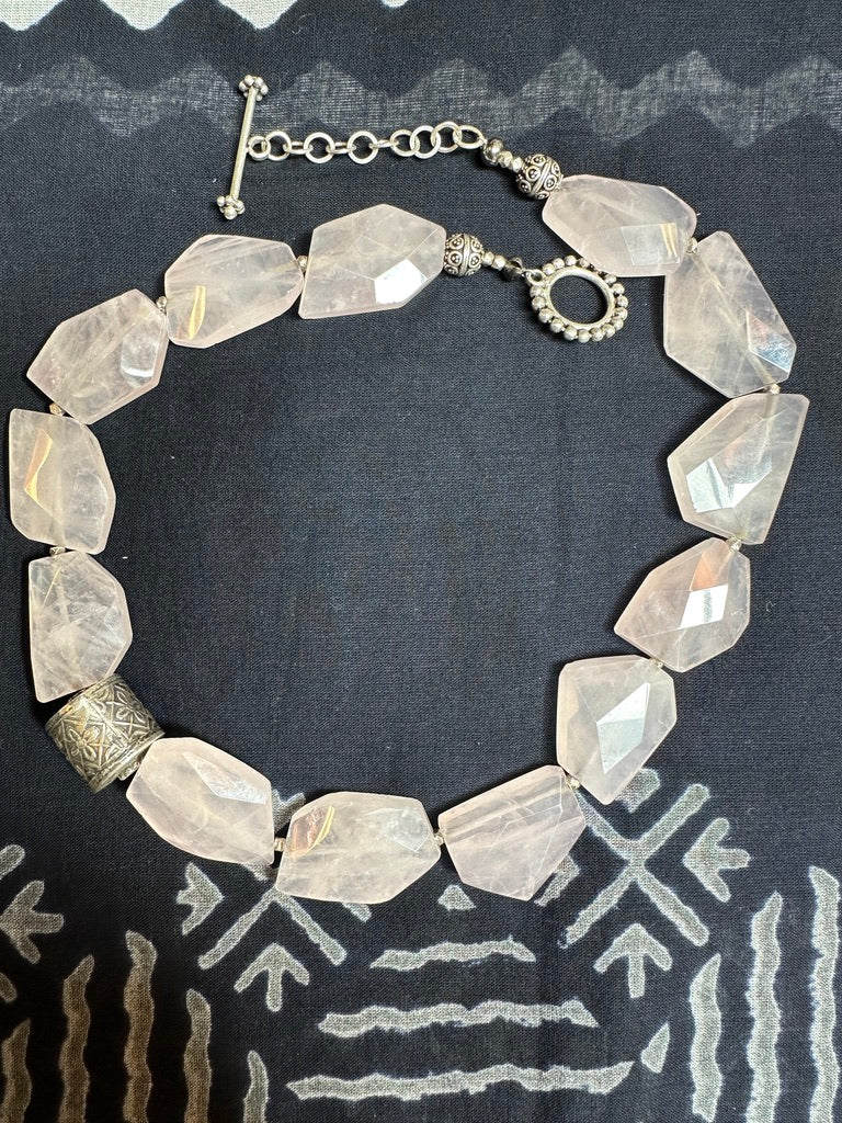ROSA QUARTZ NECKLACE