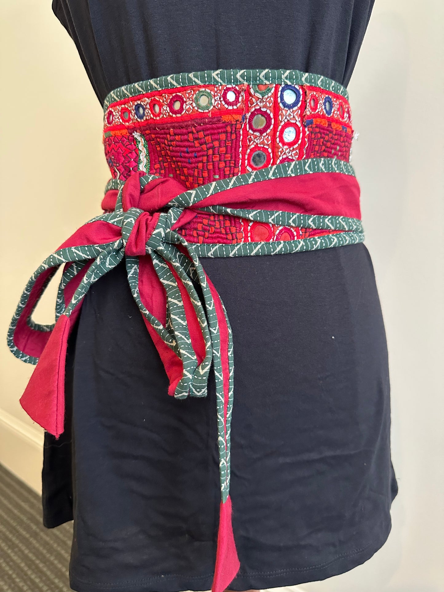 EMBROIDERED CUMMERBUNDS