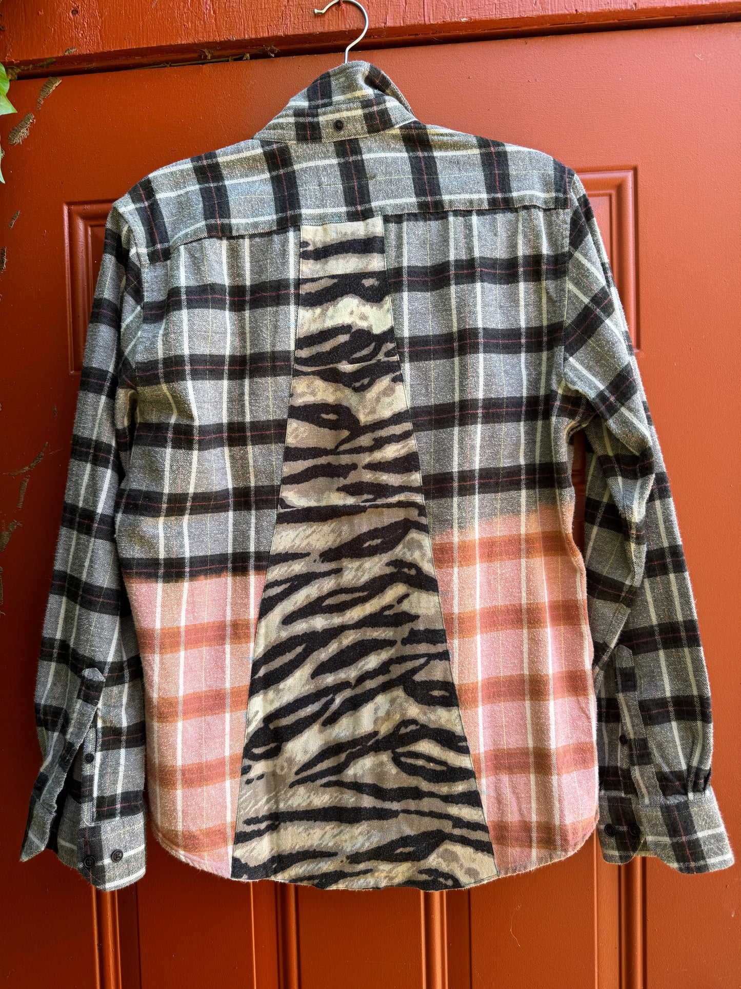 ILLUMINATED TIGER TEE SHIRT