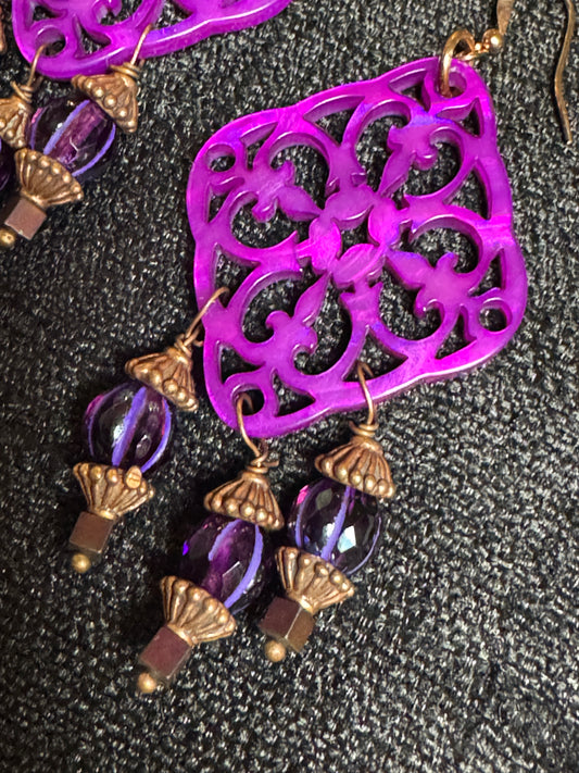 REGAL RESIN EARRINGS