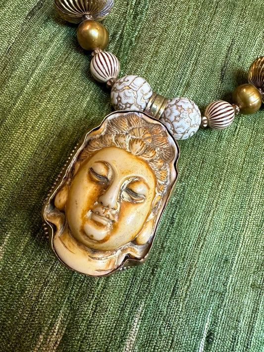 QUANYIN COSMIC SPARKLE NECKLACE