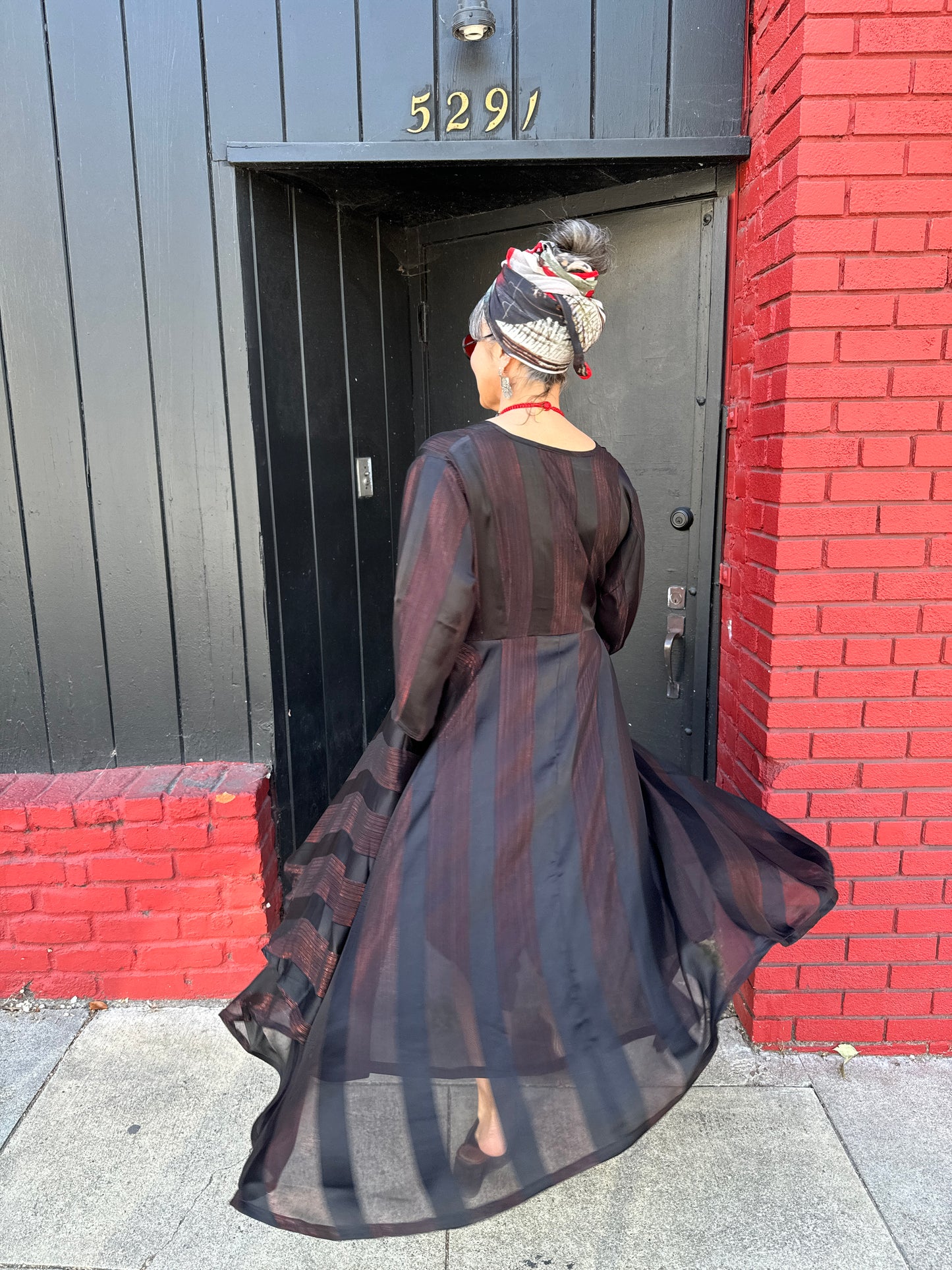 BLACK SHIMMER STRIPES AZEEZA