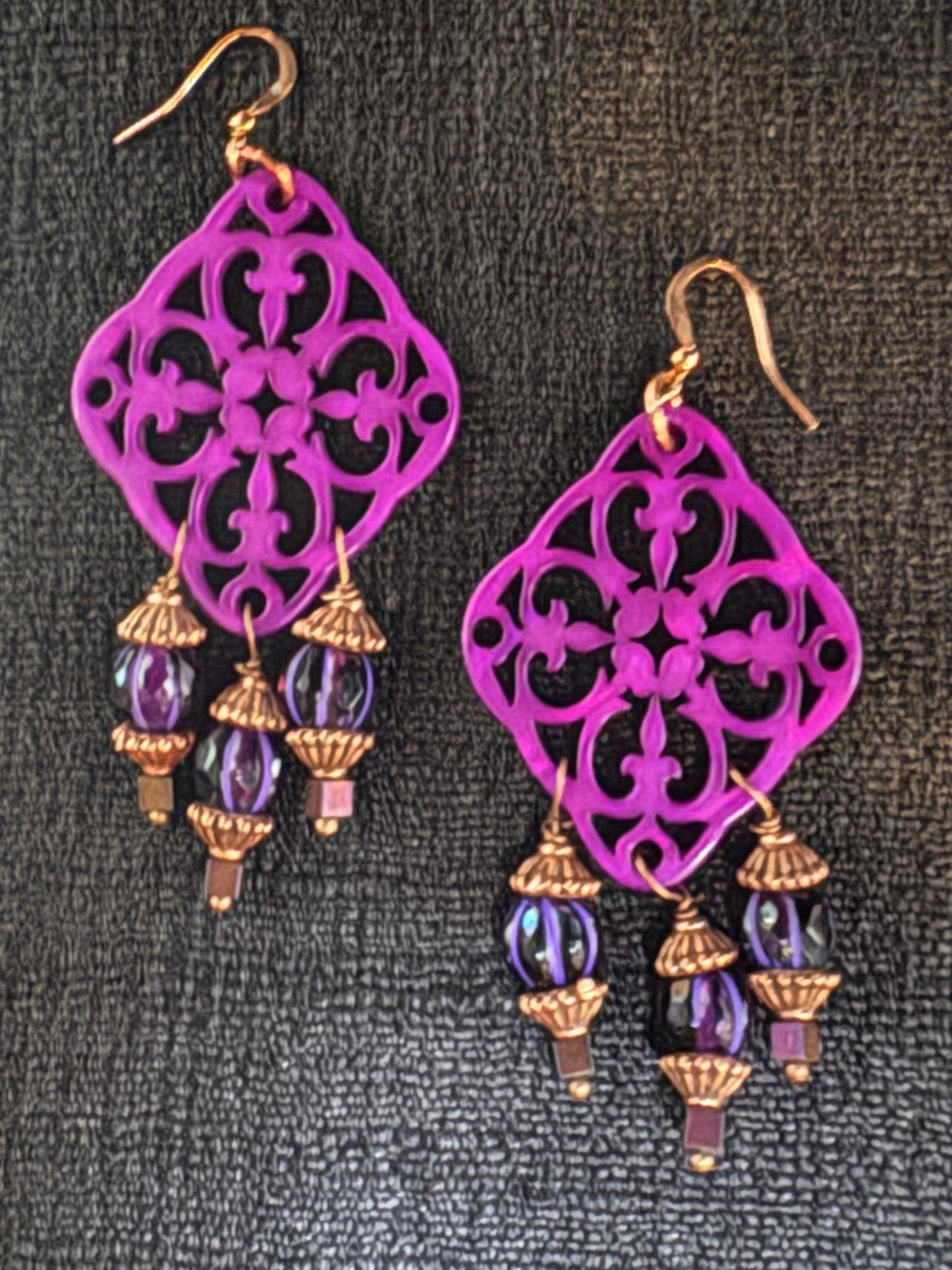 REGAL RESIN EARRINGS