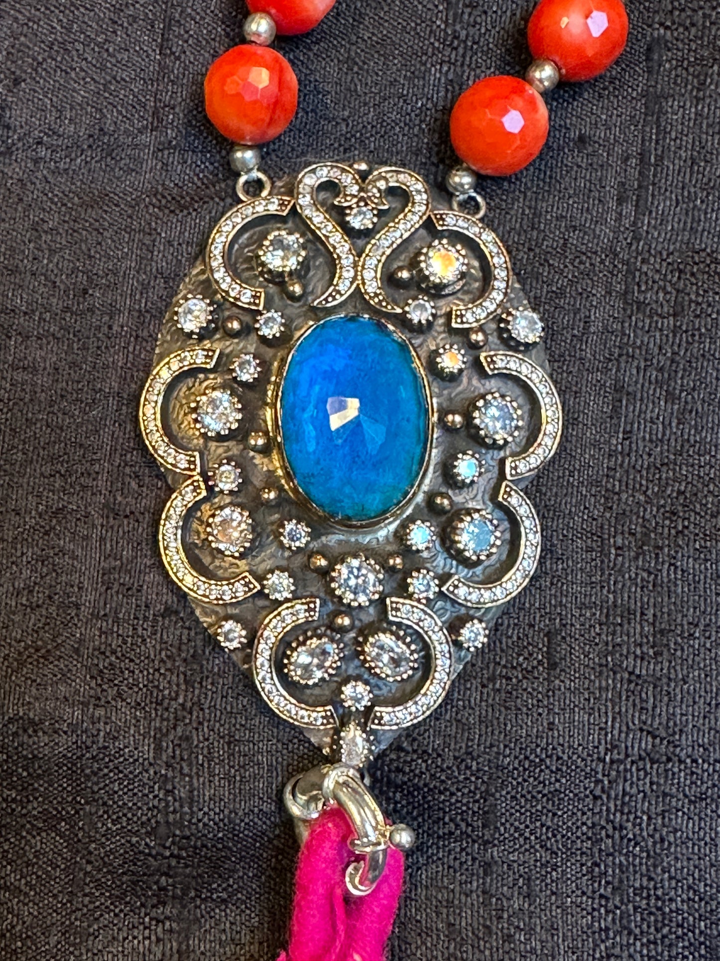 QUEEN'S RAINBOW NECKLACE