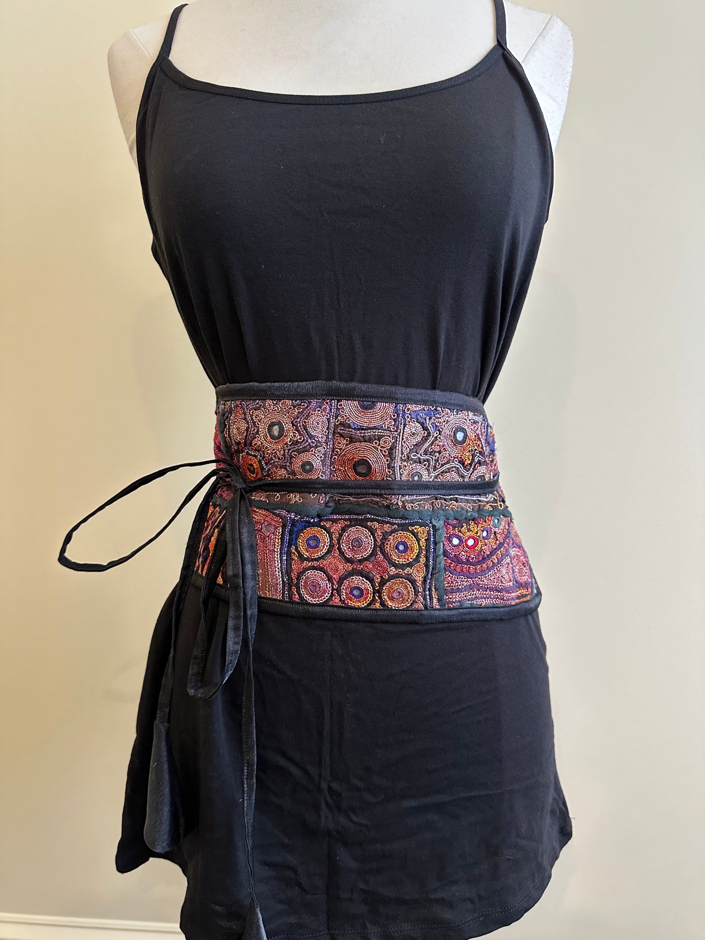 EMBROIDERED CUMMERBUNDS