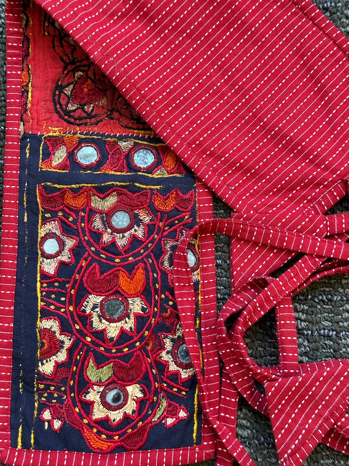 EMBROIDERED CUMMERBUNDS