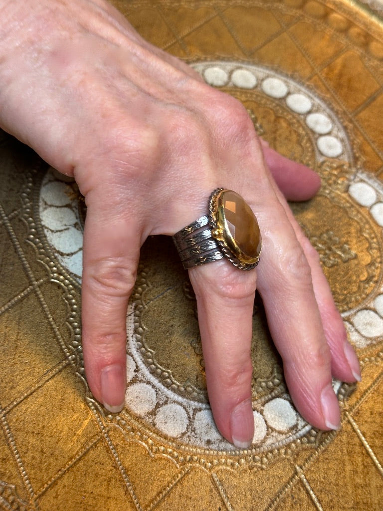 QUARTZ MAGIC MULTI-BAND RING