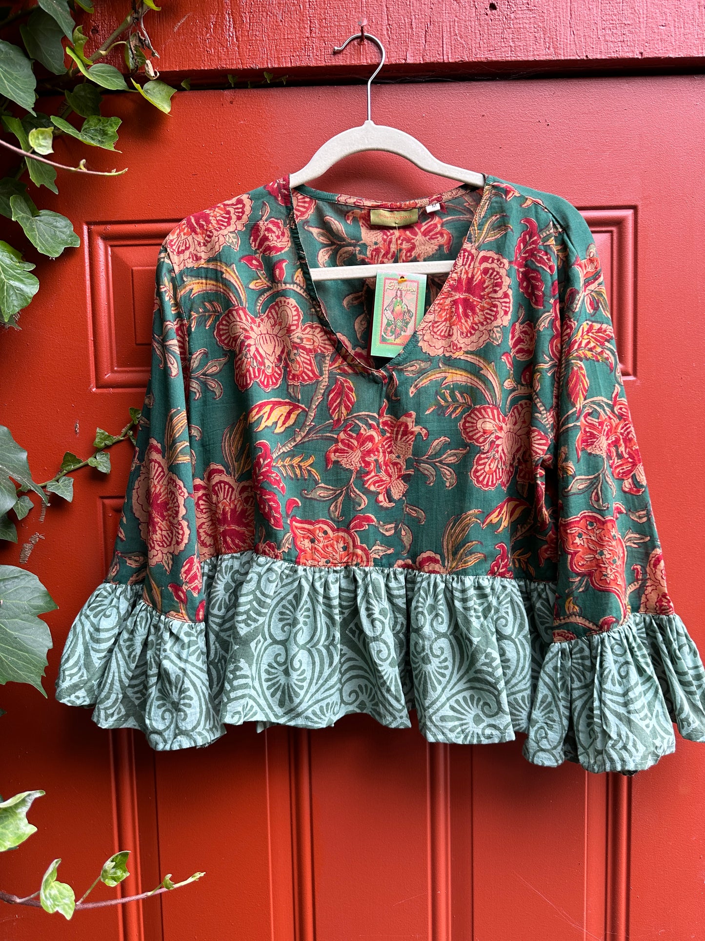 JUNGLE GREEN FLORAL RUFFLE TOP