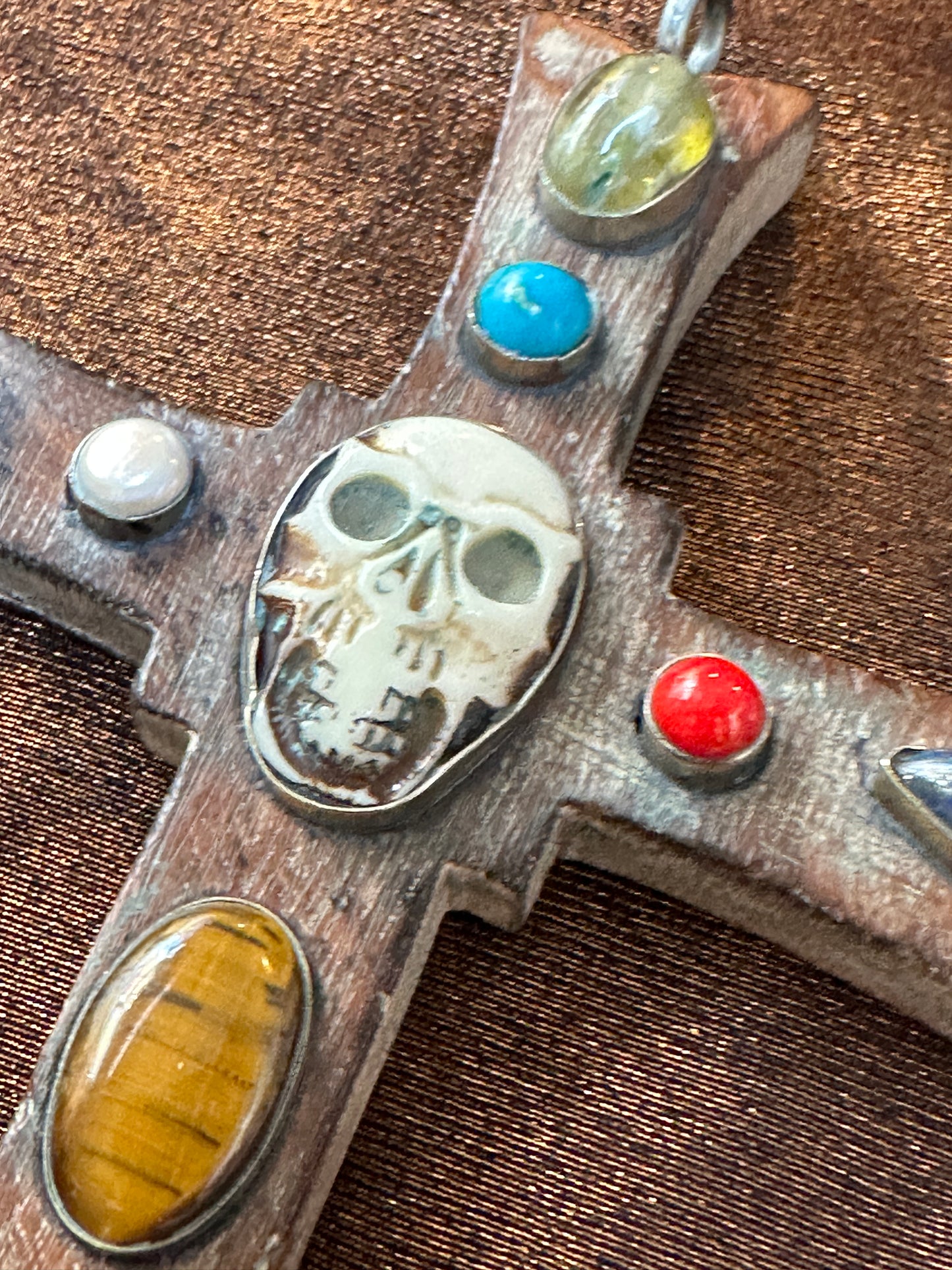 SKULL & CROSS PENDANT