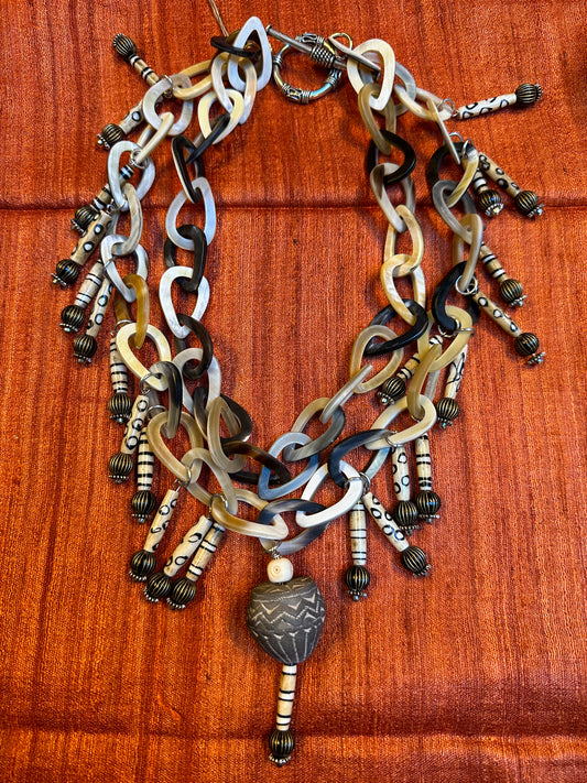 INTERLOCKING HORN NECKLACE
