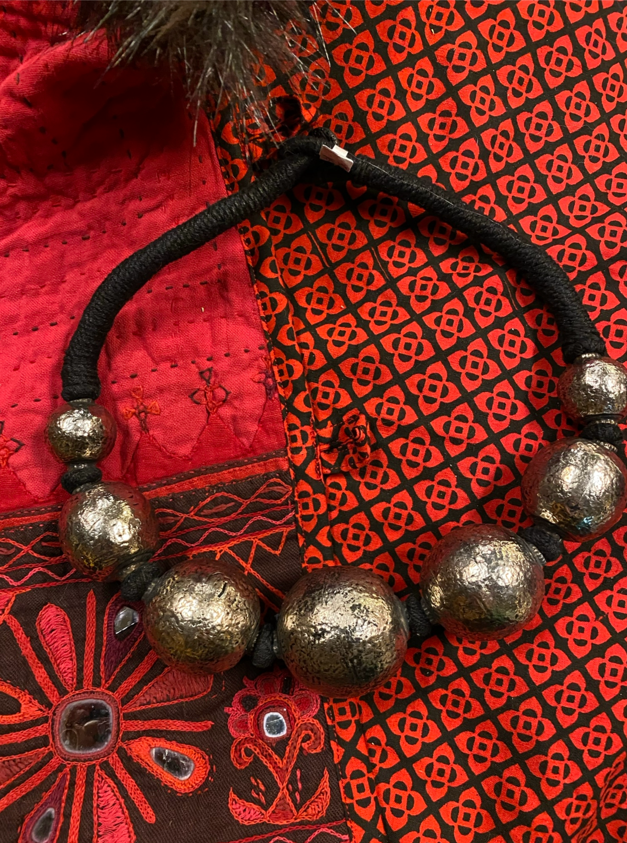 SILVER BALLS NECKLACE