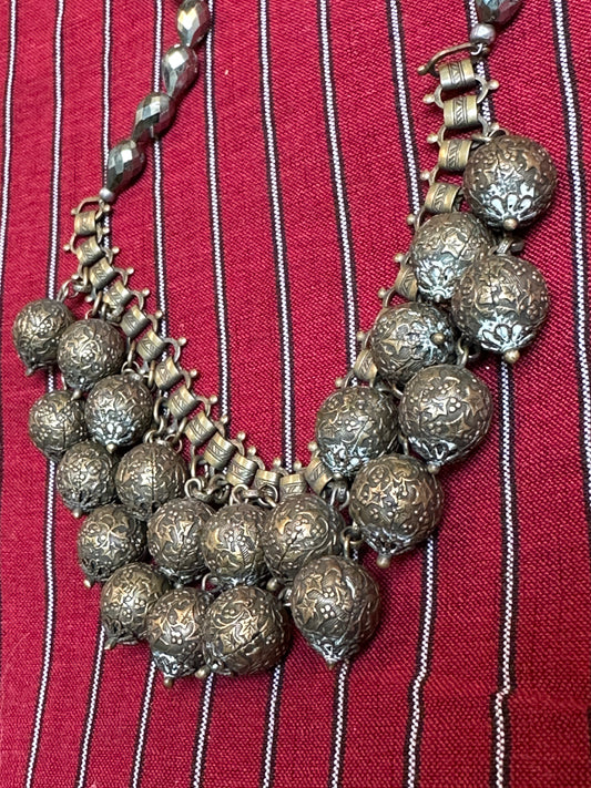 VICTORIAN VINTAGE VINES