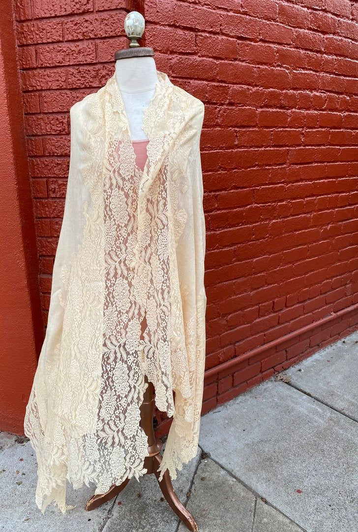 Soft Pashmina Lace Shawl wool creamy off white Andrea Serrahn Serrahna
