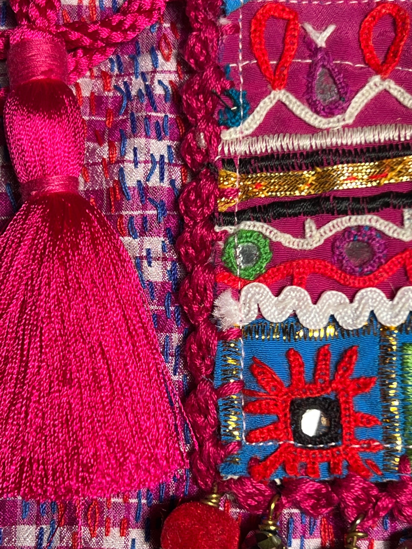 CHOLI TASSEL NECKPIECE