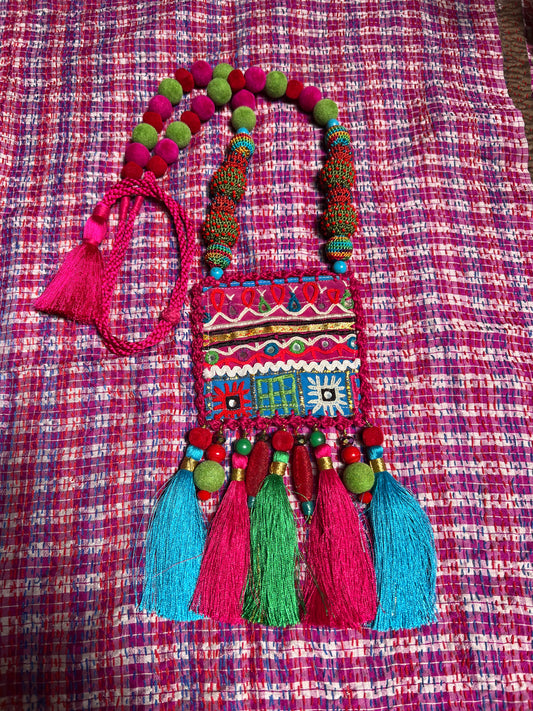 CHOLI TASSEL NECKPIECE
