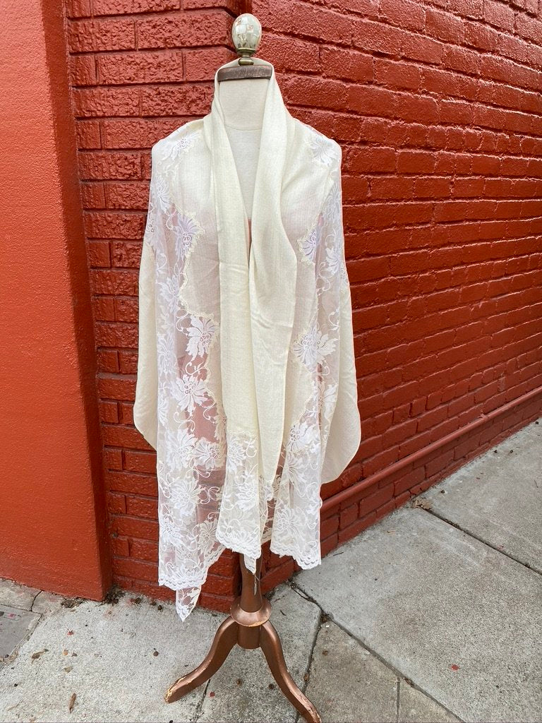 Soft Pashmina Lace Shawl wool creamy off white Andrea Serrahn Serrahna