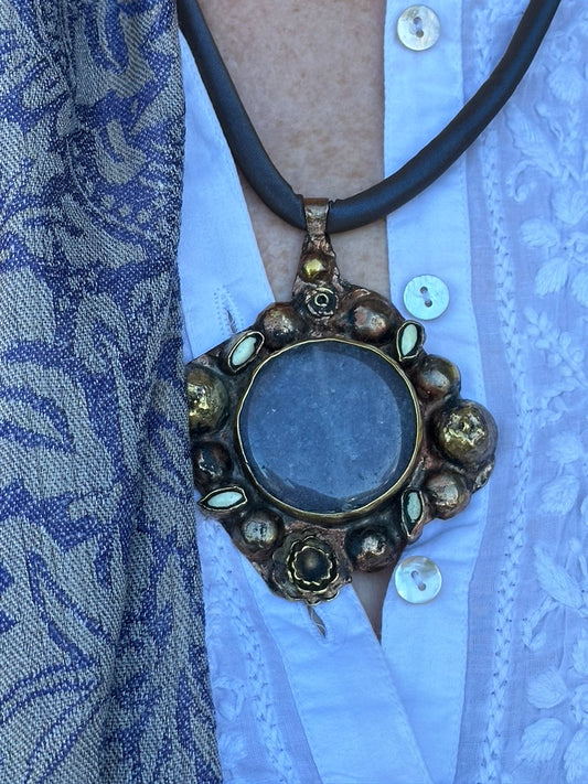 EYE OF VENUS AMETHYST NECKLACE