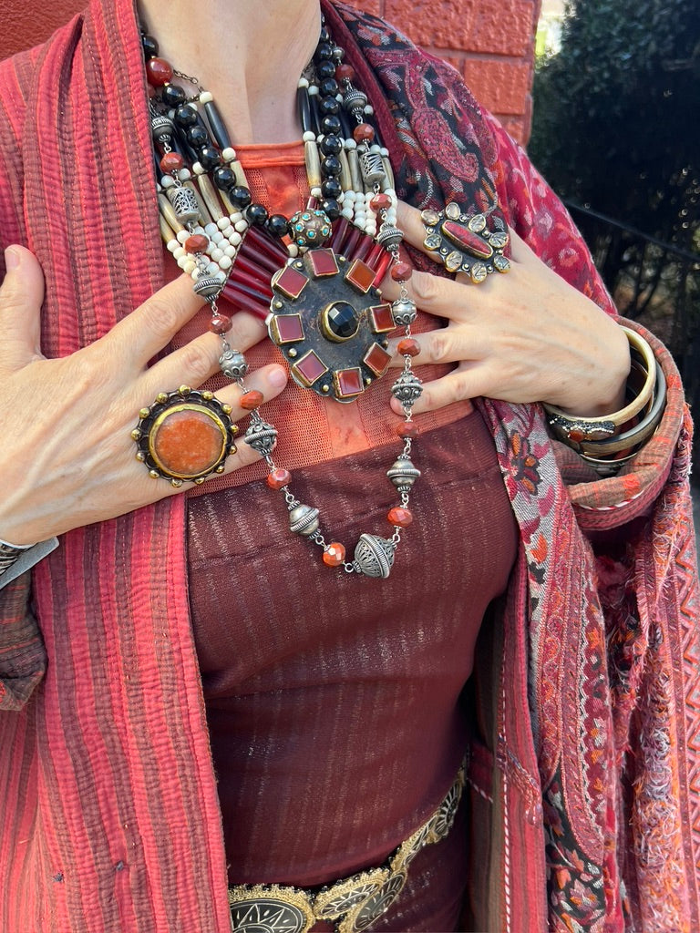 VINTAGE HAND-CRAFTED BEAD NECKLACE