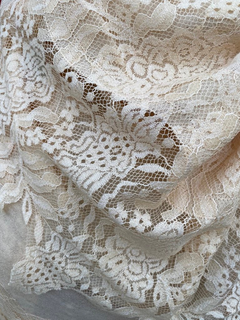 Soft Pashmina Lace Shawl wool creamy off white Andrea Serrahn Serrahna
