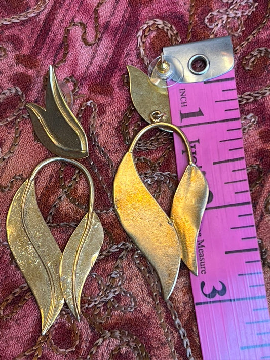 LEAF MOTIF EARRINGS