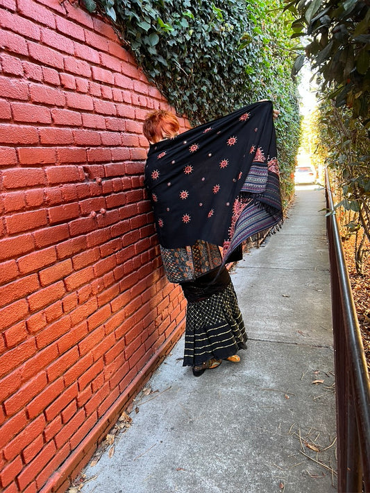 MAGNIFICENT MERINO WOOL SHAWL