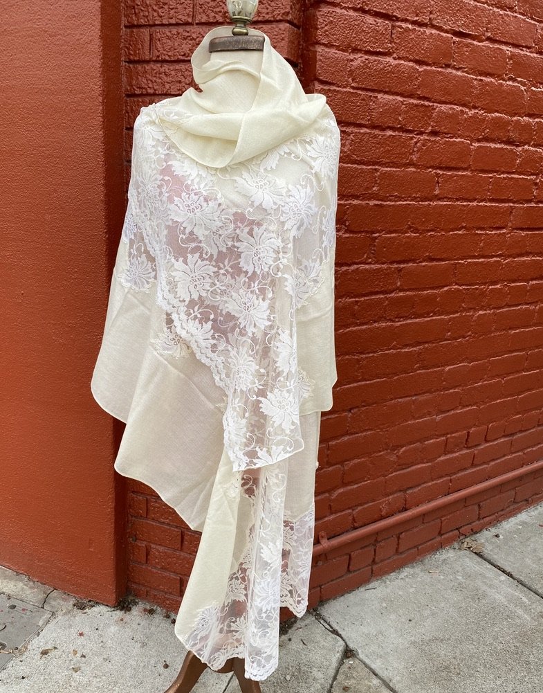 Soft Pashmina Lace Shawl wool creamy off white Andrea Serrahn Serrahna