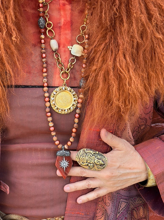 CARNELIAN ZENITH PENDANT PEARL NECKLACE