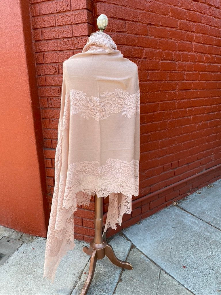 Soft Pashmina Lace Shawl wool blush Andrea Serrahn Serrahna