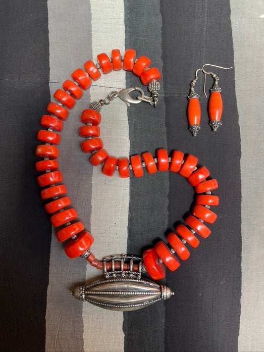 VINTAGE INDIAN CORAL NECKLACE