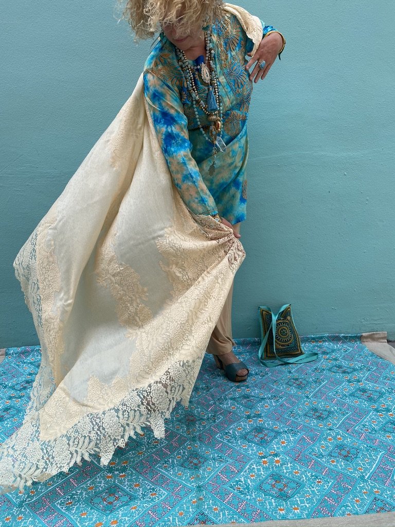 Soft Pashmina Lace Shawl wool creamy off white Andrea Serrahn Serrahna